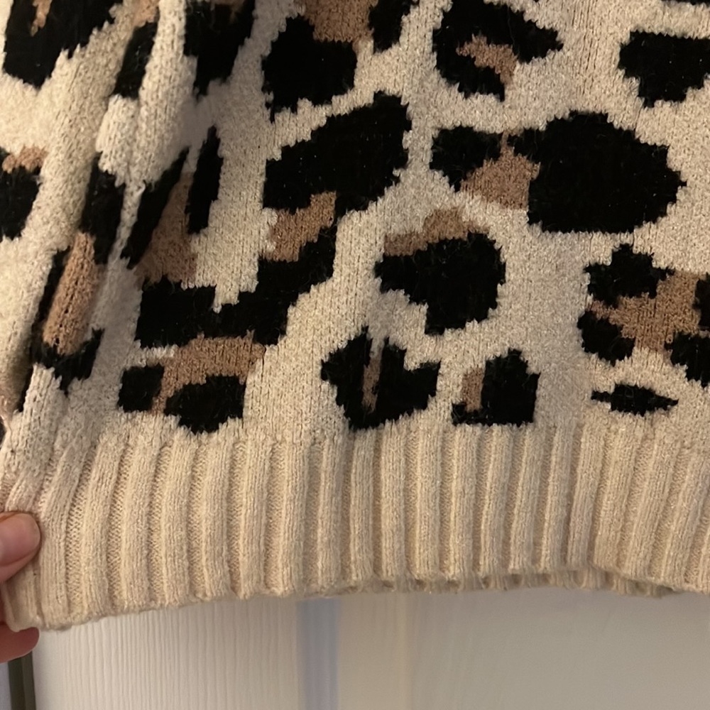 Leopard Printed Sweater - Picture 4 of 6